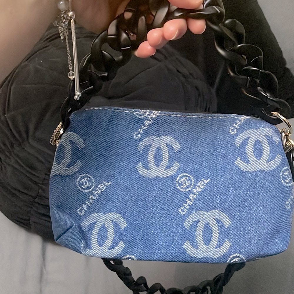 CC Authentic Chanel mini bag!